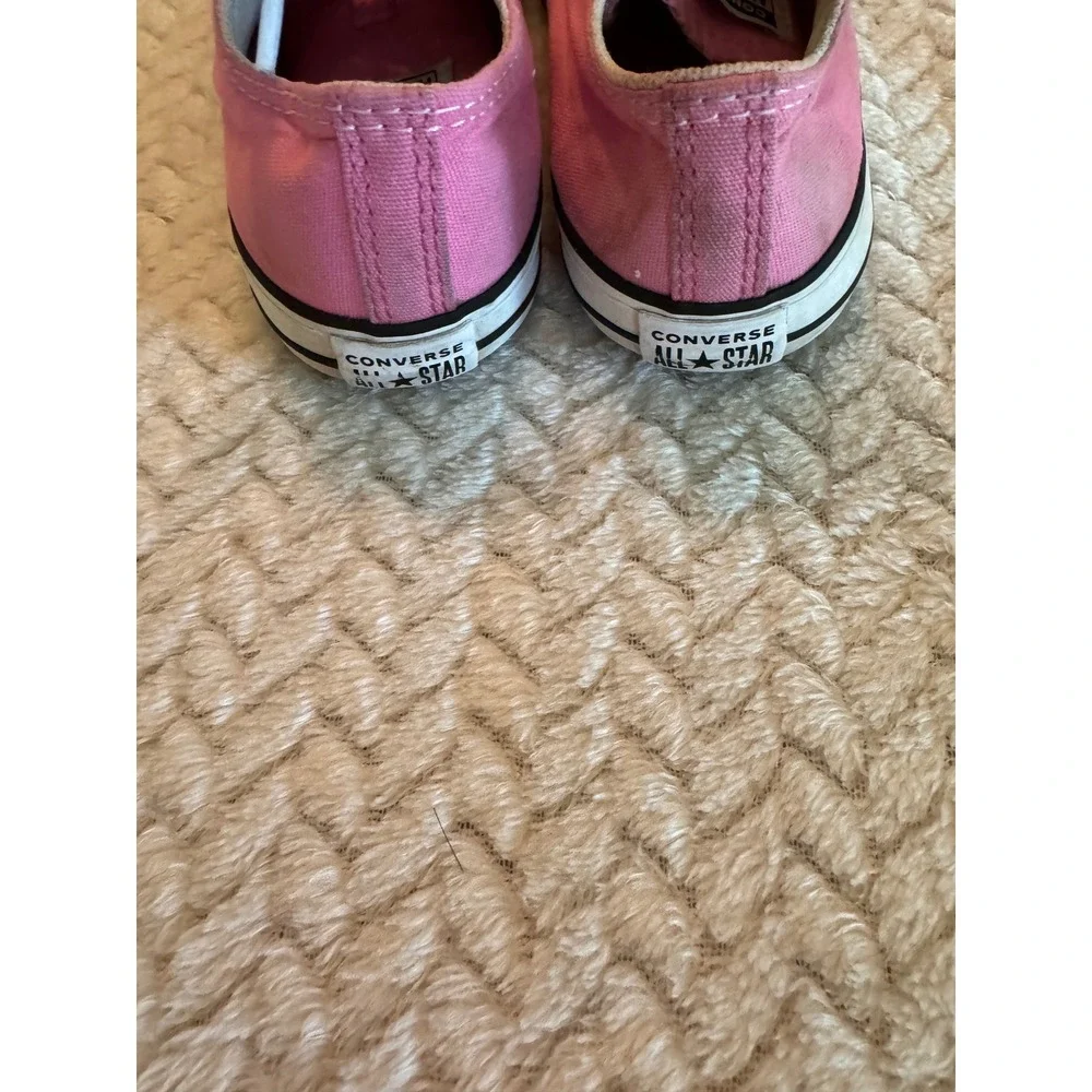 Converse Chuck Taylor All Star Low Top Pink Canvas Sneakers‎ Size 9 Toddler